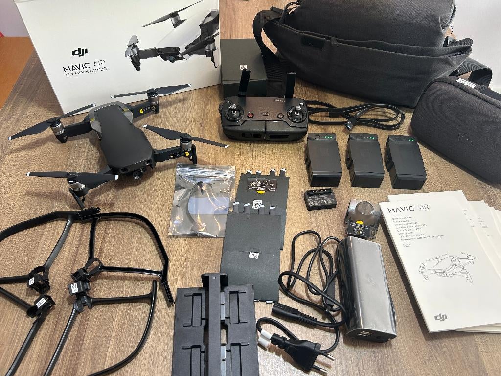 DJI Mavic AIR Fly More Combo Onyx Black, Cameradrone, Return to Home, 15 tot 30 minuten, Zo goed als nieuw