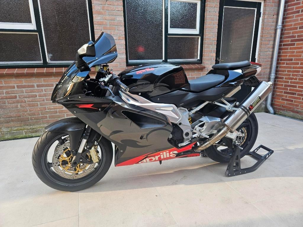 Te koop nette Aprilia RSV 1000R