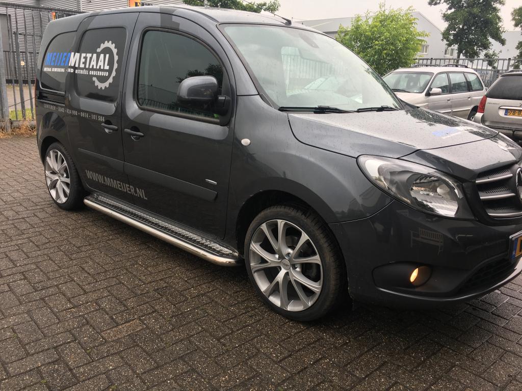 W415 Citan Sidebars met rvs traanplaat