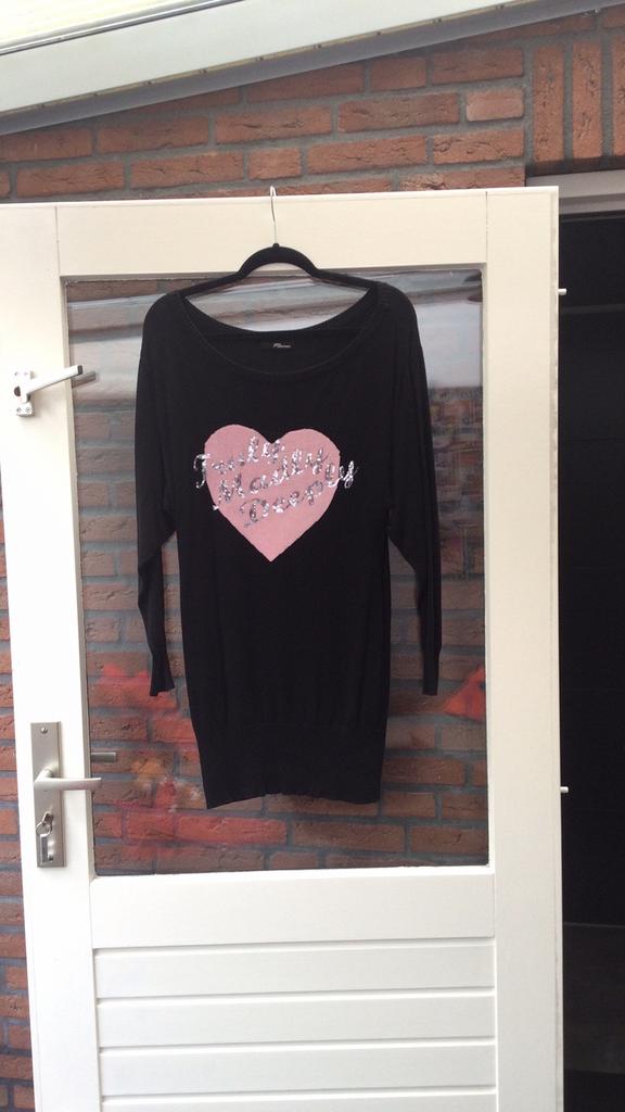 Jane Norman lang truitje met tekst en hart maat 40, Ophalen of Verzenden, Zo goed als nieuw, Zwart, Lange mouw