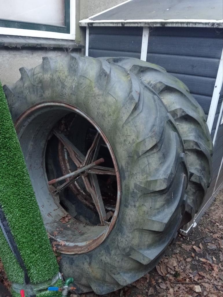 set Molcon 5 ster dubbellucht wielen met Vredestein 16,9 R38, Hobby en Vrije tijd, Overige Hobby en Vrije tijd, Gebruikt, Ophalen of Verzenden