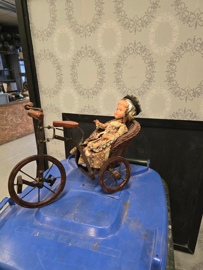 Antieke Drie Wieler met Pop, Ophalen of Verzenden