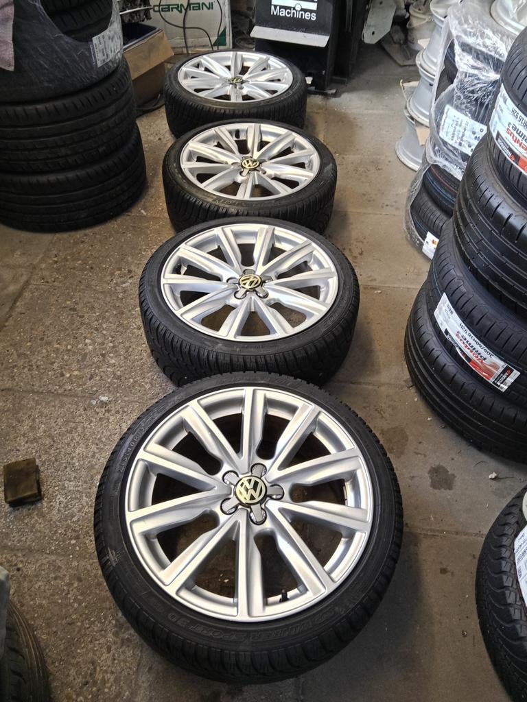 a1 "17" S-line polo TT ibiza NIEUWE BANDEN 5x100 215-45-17, Ophalen, 215 mm, Banden en Velgen, Nieuw