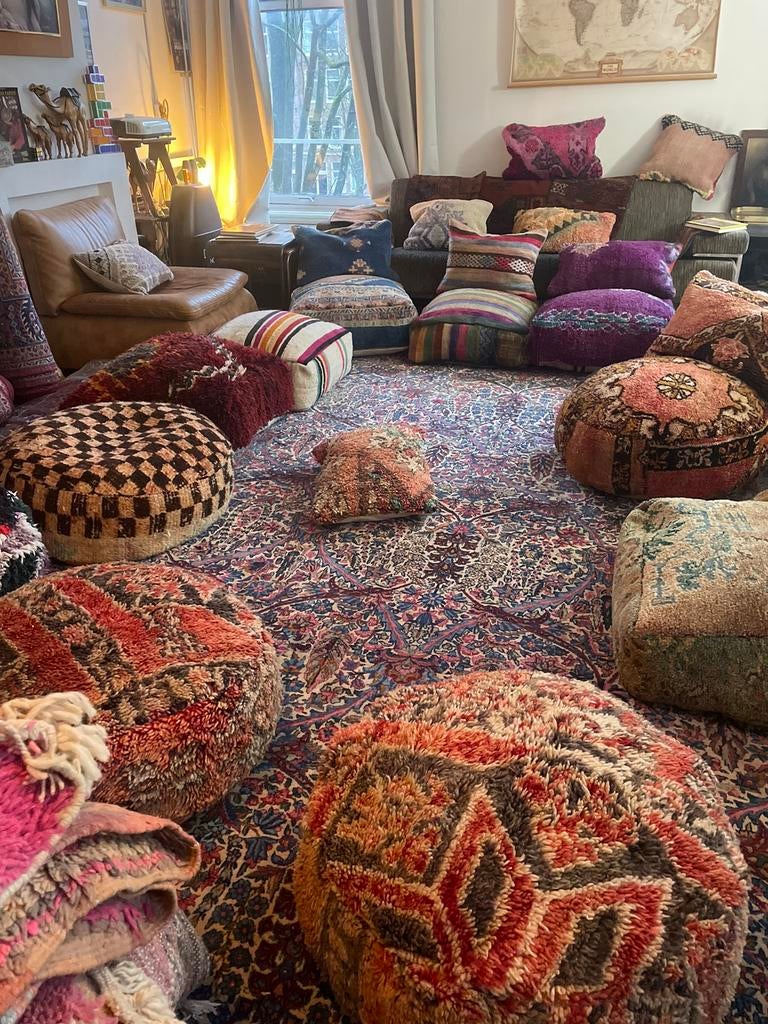 vintage poefen gemaakt van handgeknoopte wollen tapijten, Digital8, 50 tot 75 cm, Ophalen of Verzenden, Zo goed als nieuw