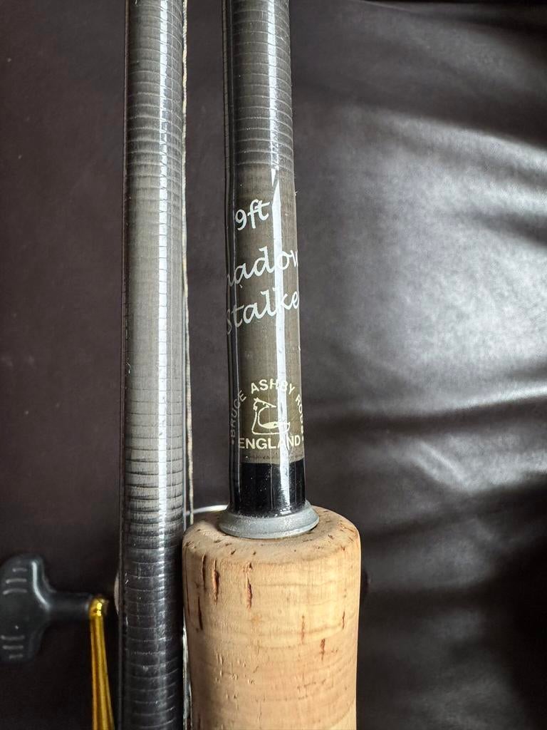 Gezocht! Bruce Ashby Shadow stalker hengel, Ophalen of Verzenden, Zo goed als nieuw, Overige typen