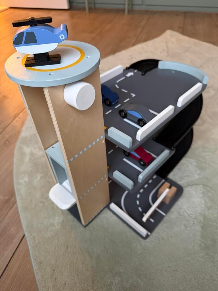 Houten speelgarage Kids Concept, Kinderen en Baby's, Speelgoed | Houten speelgoed, Ophalen, Zo goed als nieuw