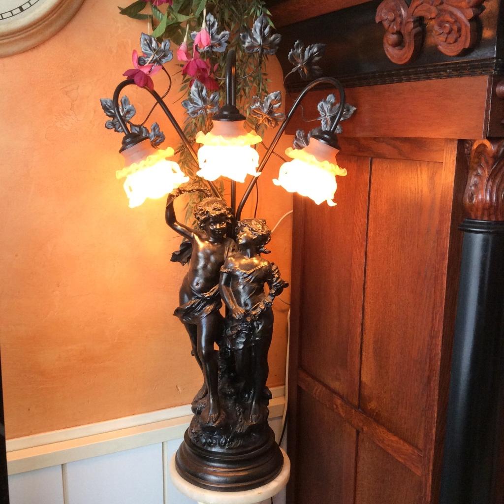 Frans Art nouveau tafellamp met een beeld van AUGUSTE MOREAU, Antiek en Kunst, Ophalen