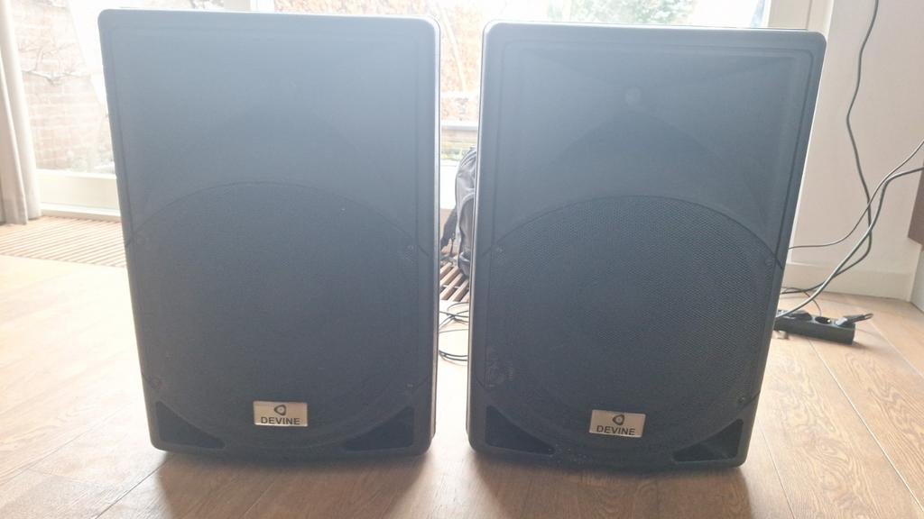 Devine artis 15A set met presonus microstation bt, Gebruikt, 120 watt of meer, Front, Rear of Stereo speakers, Ophalen