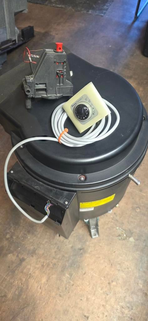 Truma kachel/boiler, COMBI 6002 op 12v-30mB met bediening, Ophalen, Zo goed als nieuw