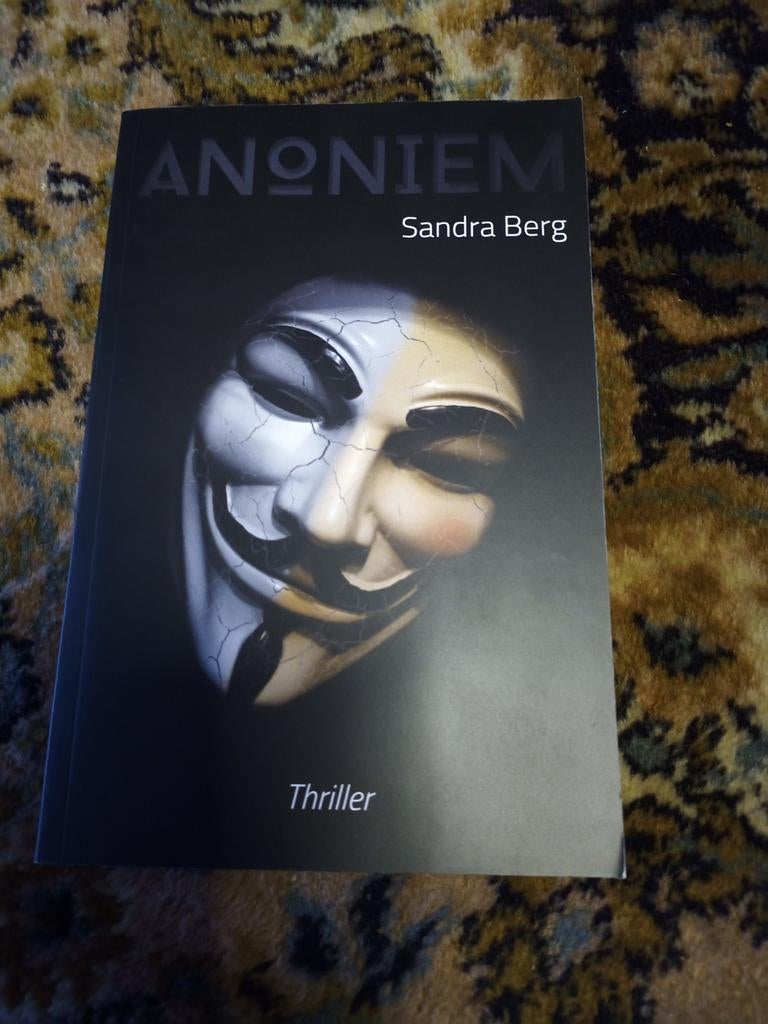 Sandra Berg - Anoniem, Boeken, Ophalen of Verzenden, Zo goed als nieuw, Sandra Berg
