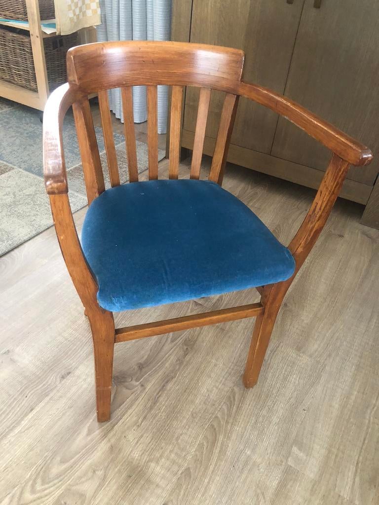 Antiek stoeltje., Ophalen