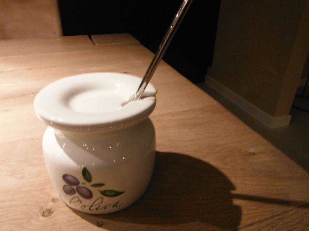 nieuwe olijven pot met uitleklepel met gaatje erin L' Oliva, Verzenden, Nieuw