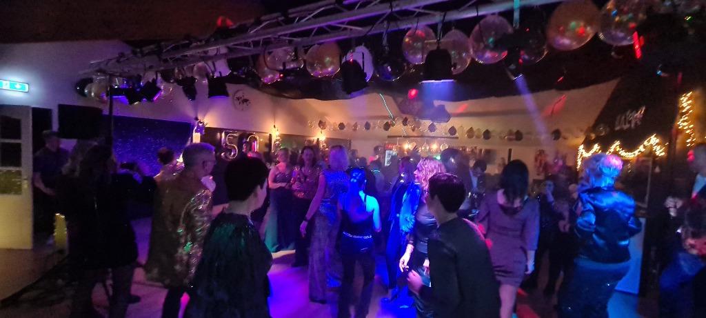 DJ huren, DJ boeken, Feest DJ, Dj inhuren, deejay, DJ zoeken, Diensten en Vakmensen, Muzikanten, Artiesten en Dj's, Dj