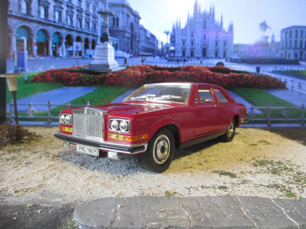 1/18 Rolls Royce Camargue Rood ( 1:22 ) - Bburago 3001, Ophalen of Verzenden, Gebruikt, Bburago