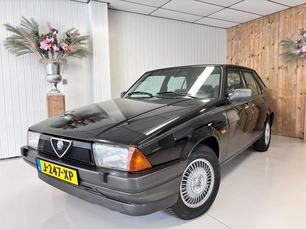 Alfa Romeo 75 1.8 IE Epoca, zwart, apk 11-2026, elektrische, Auto's, Alfa Romeo, Achterwielaandrijving, Gebruikt, 118 pk, 4 cilinders