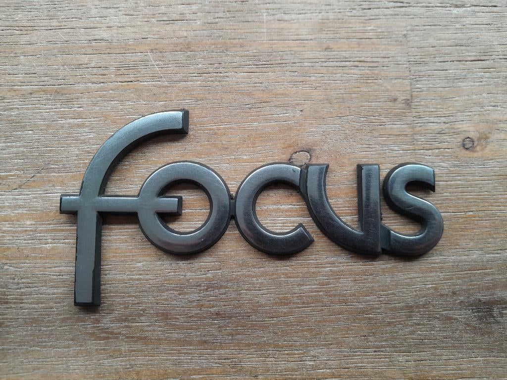 LOGO / EMBLEEM - FORD FOCUS - voor op de achterklep - €5,-, Verzenden