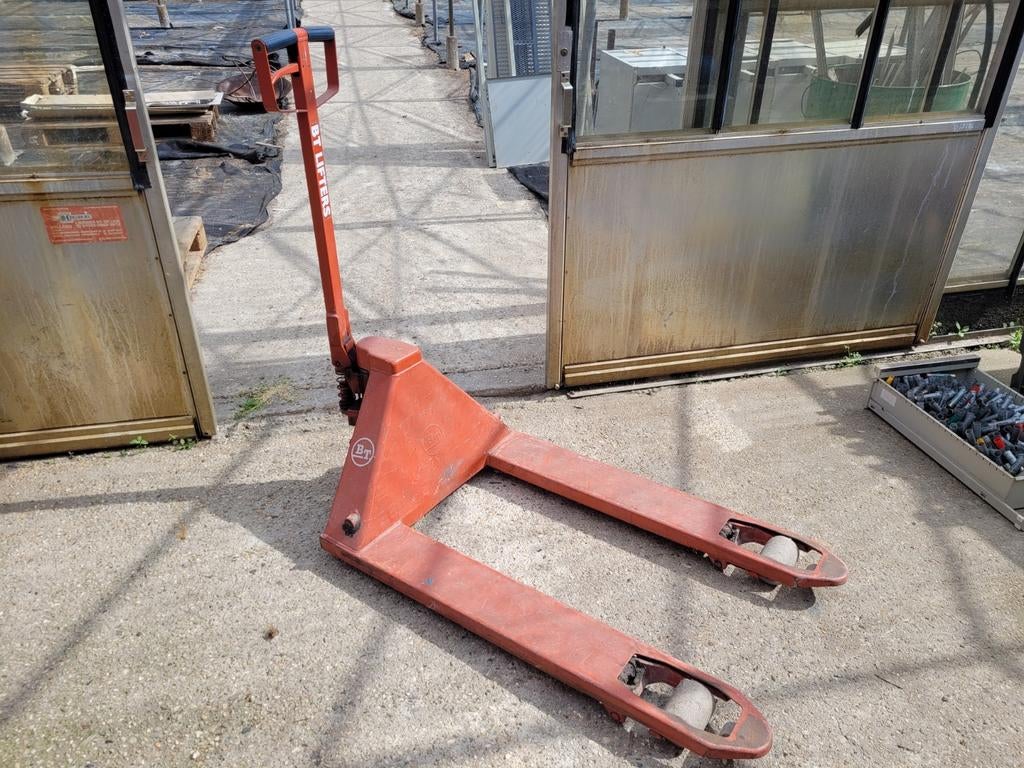 Pompwagen, breed model, lekt waarschijnlijk ergens olie, Ophalen, Gebruikt