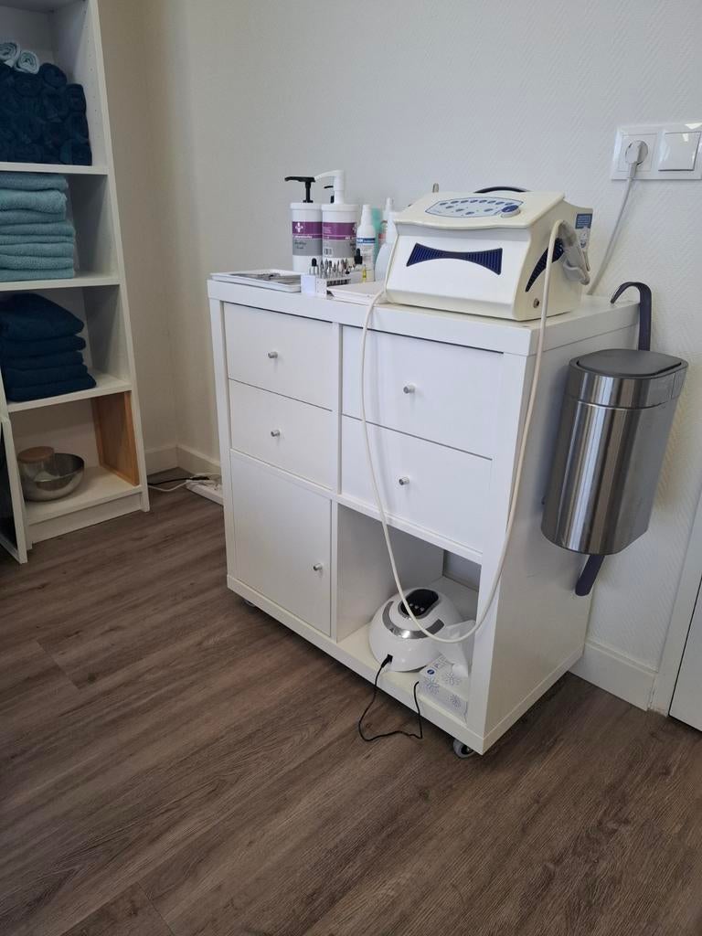 Te koop nog nette kallax kastje gebruikt als pedicure meubel, Ophalen of Verzenden, Gebruikt