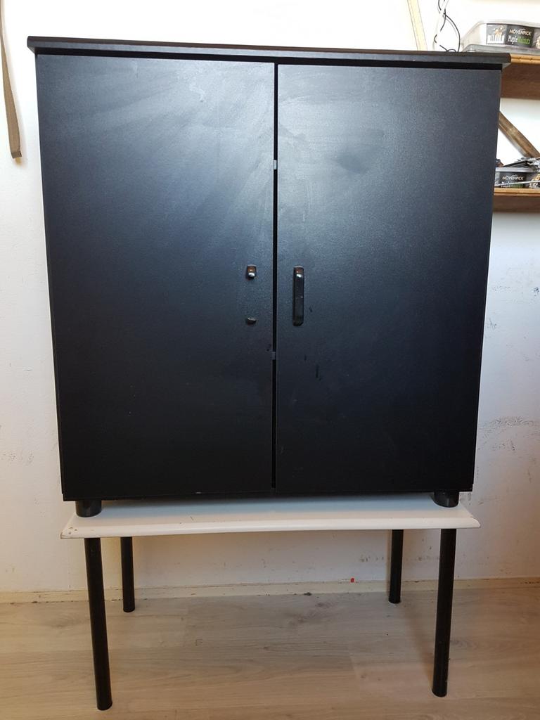 GRATIS Kastje met tafeltje, Ophalen, Gebruikt, 50 tot 100 cm, Minder dan 100 cm