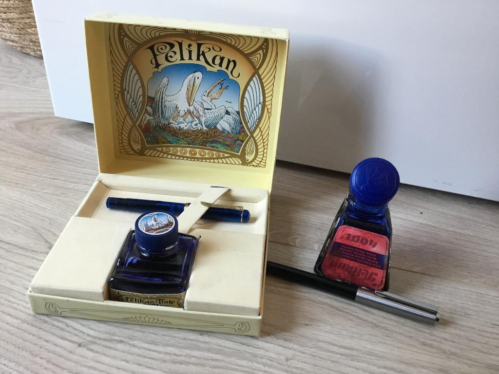 2 Pelikan vulpen in doos met inkt en losse pen met inkt, Verzamelen, Pennenverzamelingen, Overige merken, Gebruikt, Met doosje
