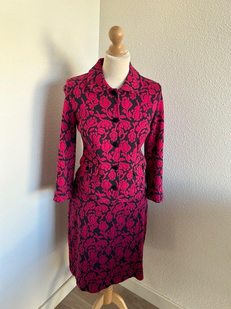 King Louie maat L fuchsia roze set kostuum pak 2769, Kleding | Dames, Kostuum of Pak, Maat 42/44 (L), Ophalen of Verzenden, Zo goed als nieuw