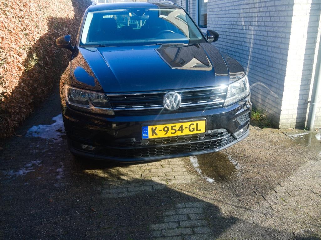 Volkswagen Tiguan 1.4 TSI 125pk 2017 Zwart, Auto's, Voorwielaandrijving, 1800 kg, 4 cilinders, Zwart