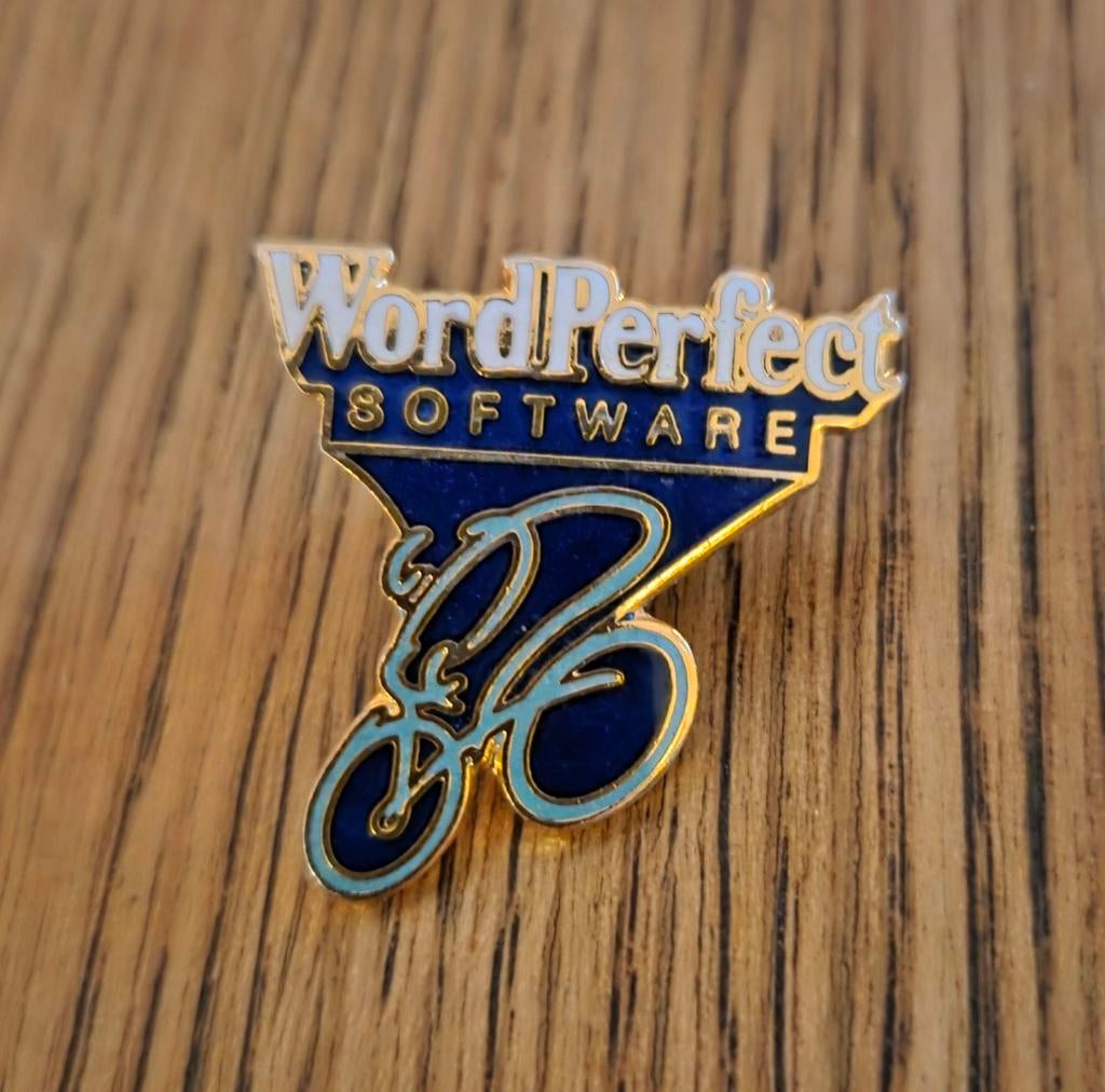 Vintage pin wordperfect, Ophalen of Verzenden
