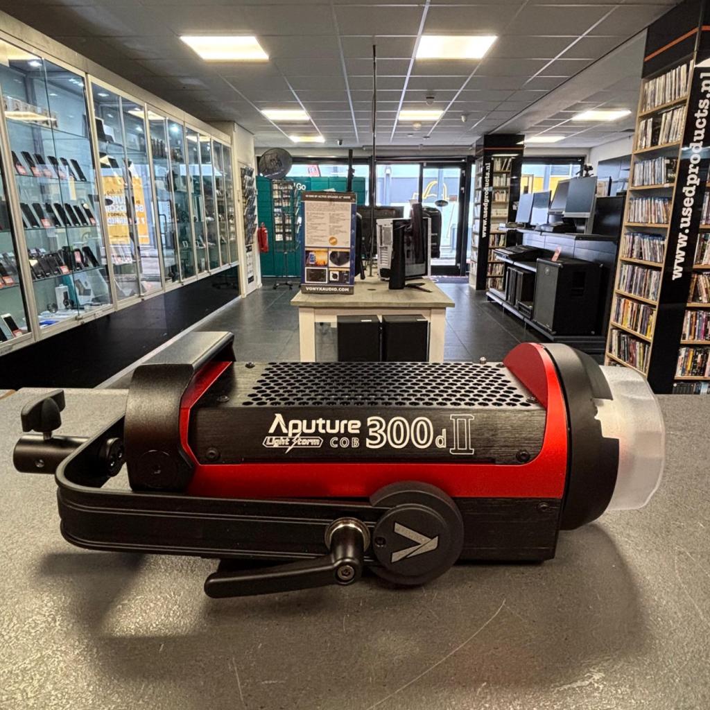 Aputure C300D MKII Daylight LED Light | Nette staat, Flex Ltd., Zo goed als nieuw, https://flex.com/contact-us, Nobelstraat 10, 5807 GA Oostrum LB, Limburg, Nederland