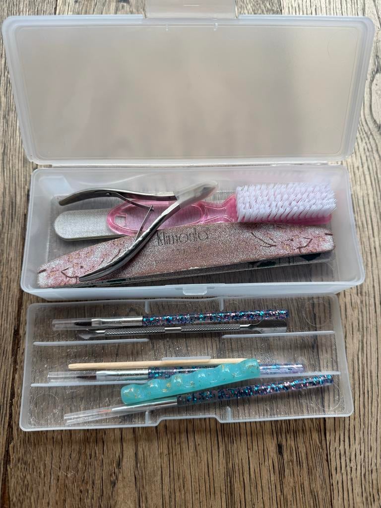 Opbergdoos voor nagel accessoires met inhoud, Gebruikt, Overige kleuren, Ophalen of Verzenden, Handen en Nagels