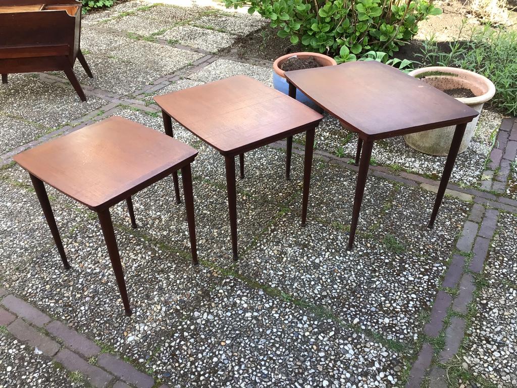 Deense Bijzettafeltjes vintage, Huis en Inrichting, Tafels | Bijzettafels, Ophalen, Minder dan 45 cm, Minder dan 55 cm, Gebruikt