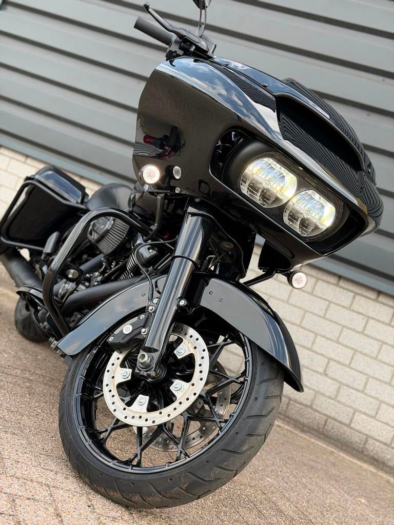 Harley Davidson FLTRXS 114 Road Glide Special BLACK EDITION - foto 2