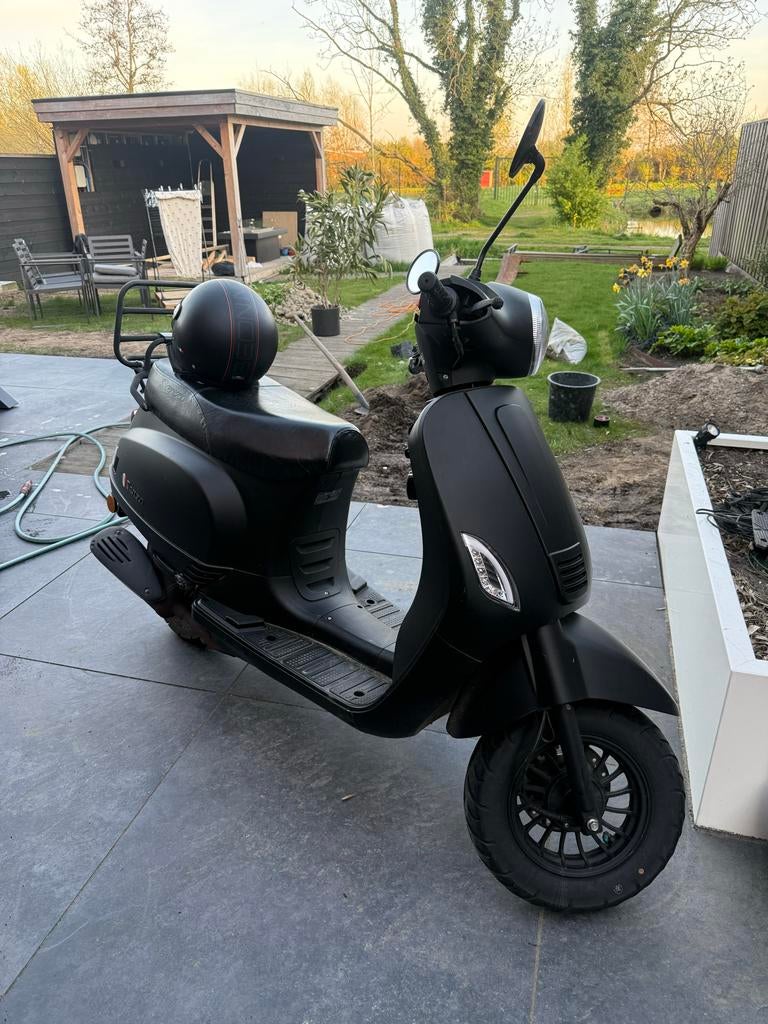 Senzo Rivalux scooter mat zwart, Fietsen en Brommers, Scooters | Overige merken, Ophalen, Gebruikt, Benzine