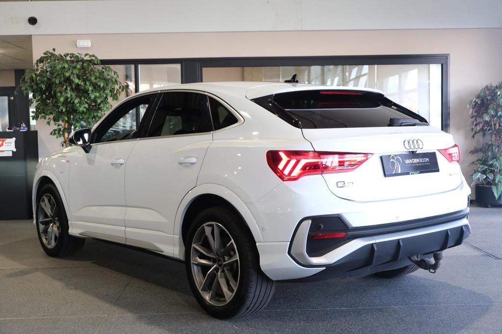 Audi Q3 Sportback 45 TFSIe 2x S-line 245pk Navi ACC CAM PDC, Gebruikt, Zwart, Wit, Hybride Elektrisch/Benzine