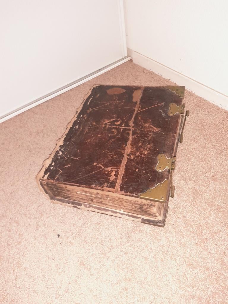 Bijbel , oude familiebijbel uit Werkendam, Ophalen, Gebruikt, 110 cm of meer