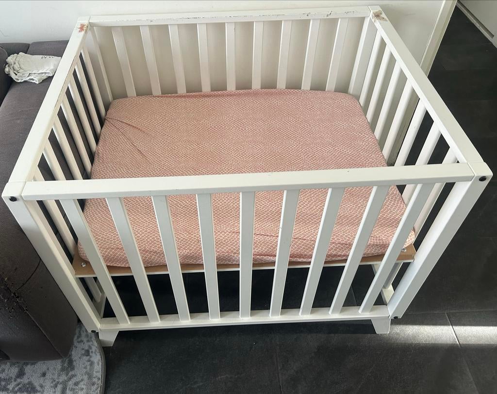 Witte houten box met matrasje, Ophalen of Verzenden, Gebruikt, Vierkant, Boxkleed