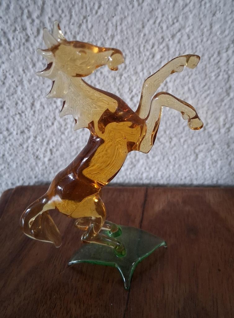 Amberkleurig glazen beeldje steigerend paard *eureka*, Ophalen of Verzenden, Zo goed als nieuw, Dier