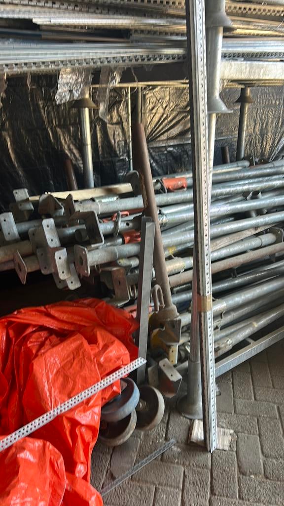 Stutten, Doe-het-zelf en Verbouw, Steigers, Ophalen, Zo goed als nieuw, Overige typen, Minder dan 2 meter