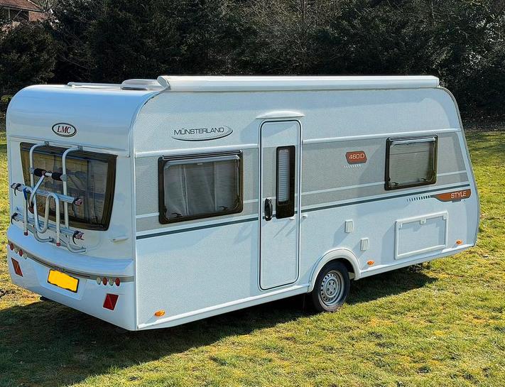 LMC Style 460 2015 SPECIAL EDITION 1300KG NIEUWSTAAT/THULE O, Omvormbare zithoek, Rondzit, Particulier, Schokbreker