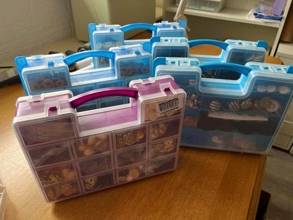 Diverse gesorteerde knopen, gespen en haakjes, Ophalen, Gebruikt, Knoop of Knopen