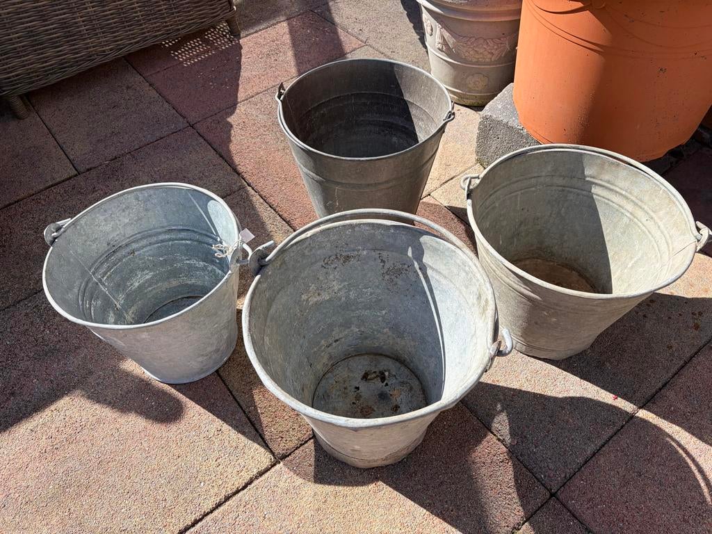 Zinken emmers ouderwets 4 stuks met hengsel, Huis en Inrichting, Emmers, Ophalen of Verzenden, Gebruikt, Zink, Met handgreep