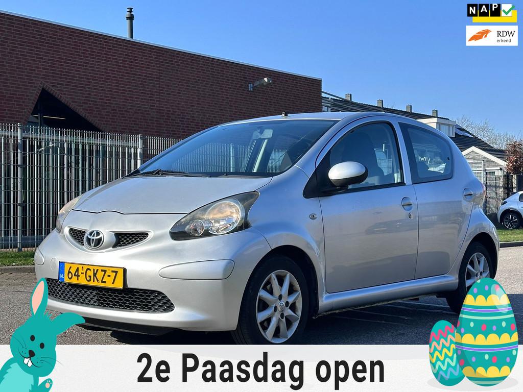 Toyota Aygo 1.0-12V + 5DR*Airco*NAP*13-02-2027 APK*LM velgen, Voorwielaandrijving, Gebruikt, 4 stoelen, Origineel Nederlands