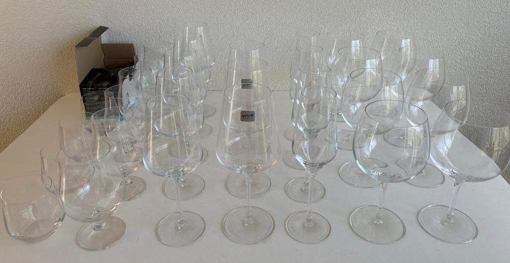 32 Villeroy & Boch VIVO glazen ah actie, Huis en Inrichting, Keuken | Servies, Zo goed als nieuw, Glas of Glazen, Effen, Glas