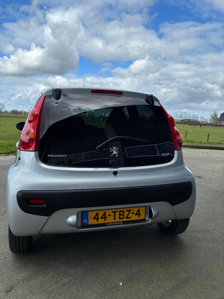 Peugeot 107 1.0 12V 5DR 2012 Grijs, Auto's, Peugeot, Voorwielaandrijving, Euro 5, Stof, 68 pk