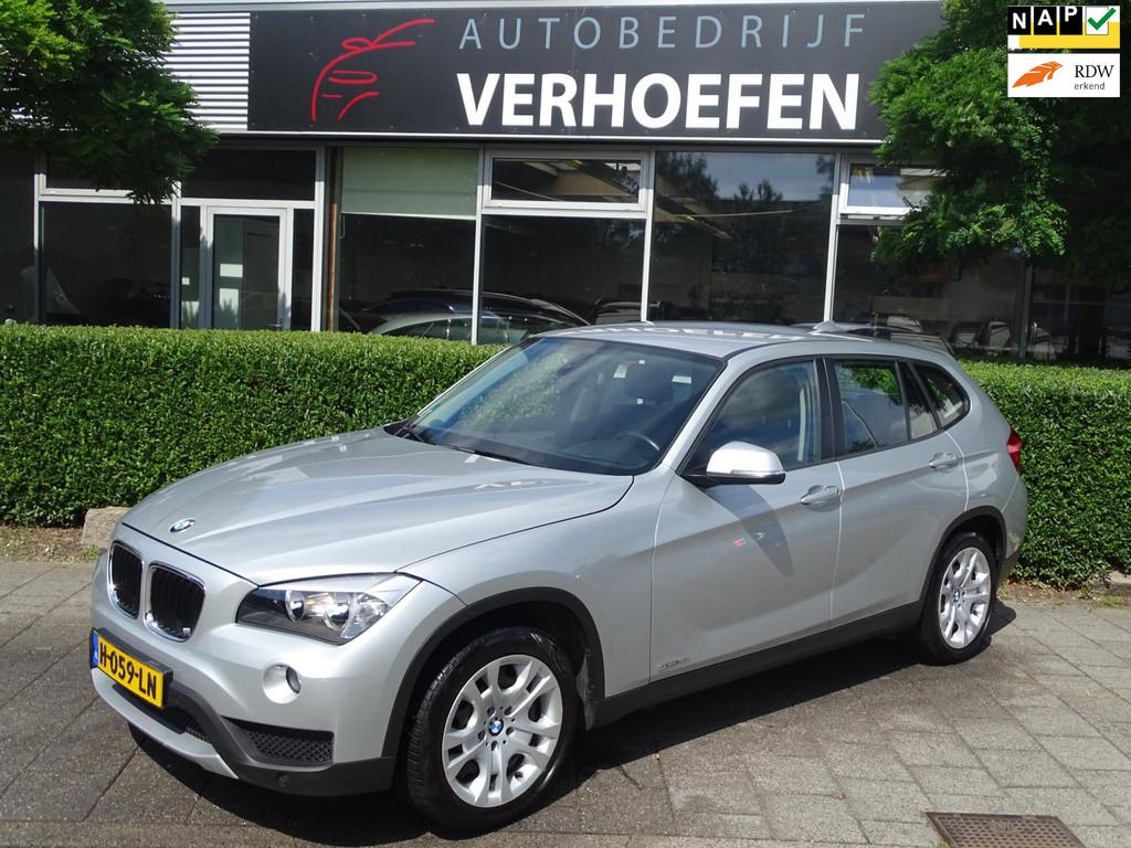 BMW X1 SDrive18i - AUTOMAAT - NAVIGATIE - TREKHAAK - LEDER -, Auto's, Leder, Bedrijf, 93 €/maand, 1430 kg