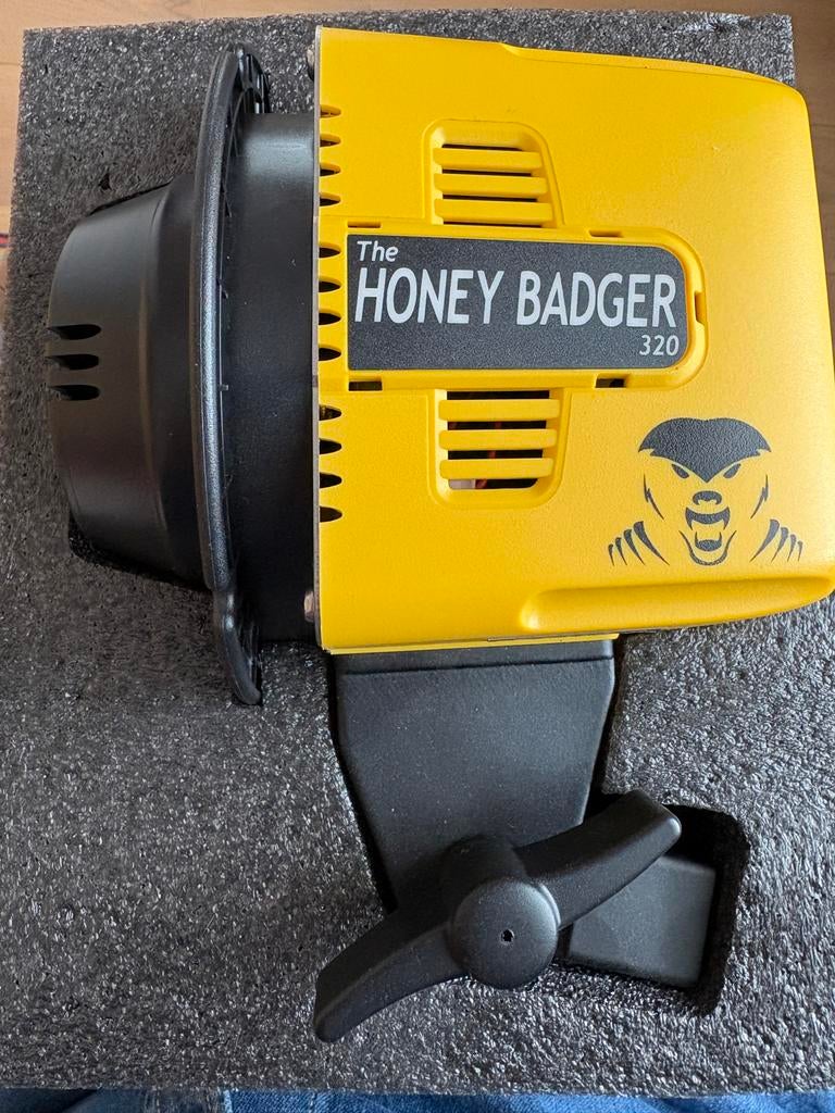 The Honey Badger 320 flitskop (2 stuks) inclusief statieven, Ophalen of Verzenden, Zo goed als nieuw, Lamp of Flitsset