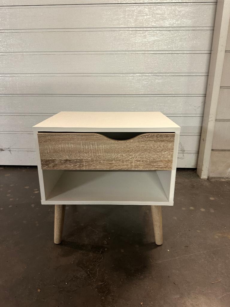 nachtkastje ikea wit, Huis en Inrichting, Slaapkamer | Nachtkastjes, Ophalen, Minder dan 45 cm, 55 tot 70 cm, Zo goed als nieuw