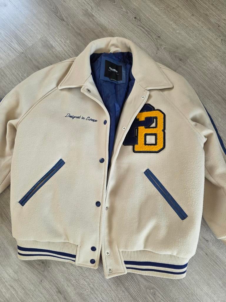 Mooi Pull&Bear jasje maat M - Varsity Jacket, Maat 48/50 (M), Beige, Ophalen of Verzenden, Pull&Bear
