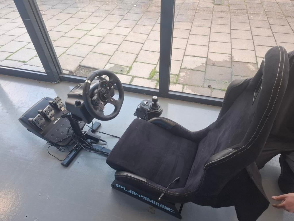 Playseat met Logitech stuur, pedalen en schakelpook, Ophalen of Verzenden, Gebruikt, Racen en Vliegen