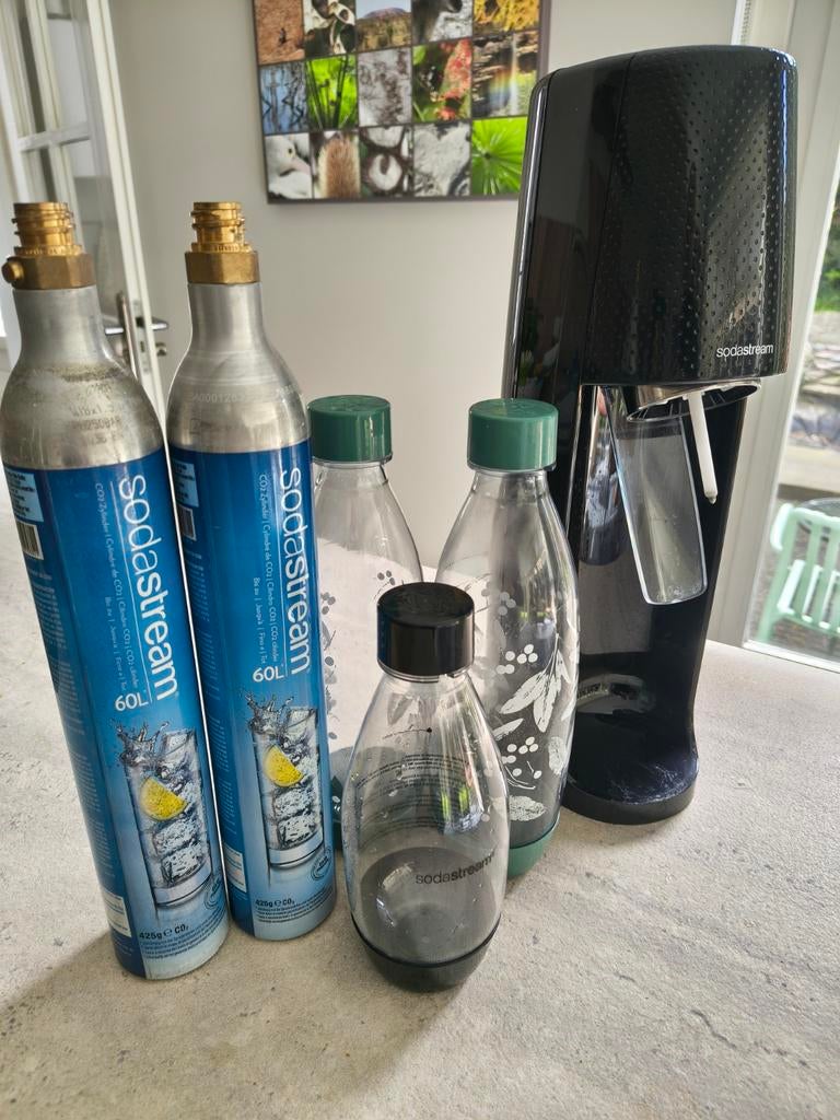 Sodastream met 3 flessen en 2 lege cilinders, Ophalen