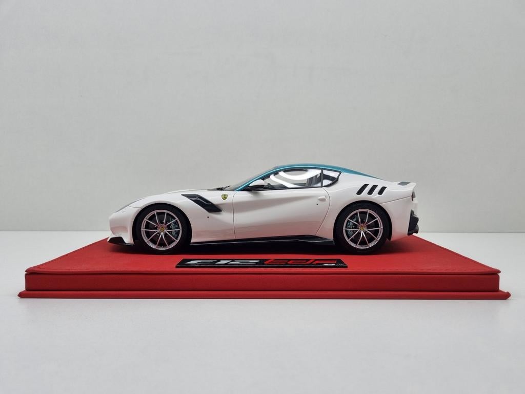 FC Models
Ferrari F12 TDF Nr. 20/20
1:18 Nieuw, Hobby en Vrije tijd, Modelauto's | 1:18, Ophalen of Verzenden, Nieuw, Auto